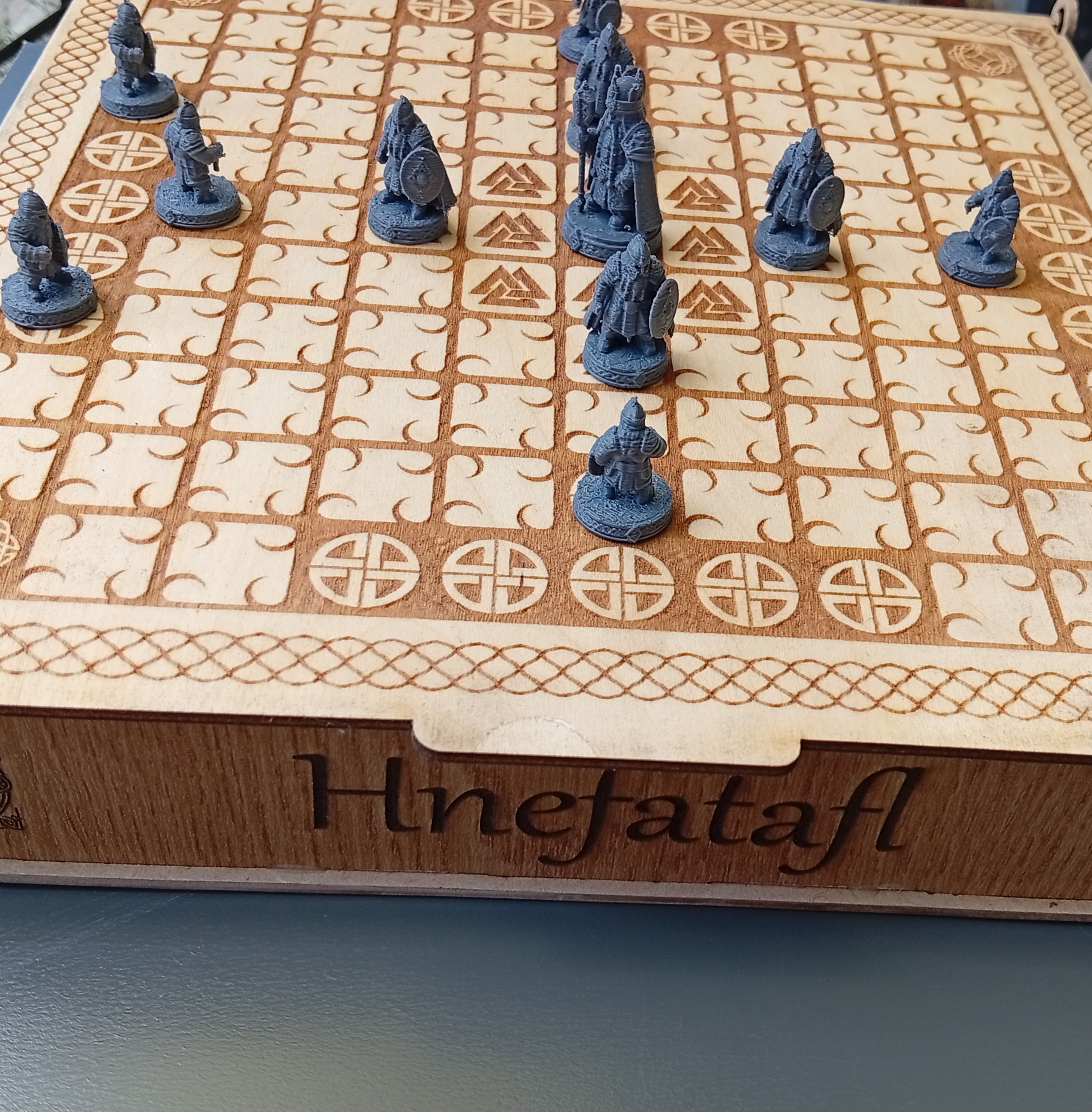 Hneftafl - WoodMagic Design - Játékok - nyír rétegelt lemez, Tölgy MDF, Hyper PLA filament